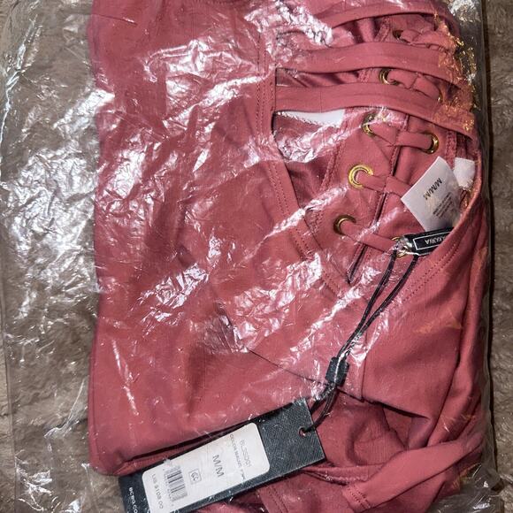 BCBGMAXAZRIA Lace Up Grommet Tummy Control Quick Dry One Piece Swimsuit Medium - Picture 3 of 3